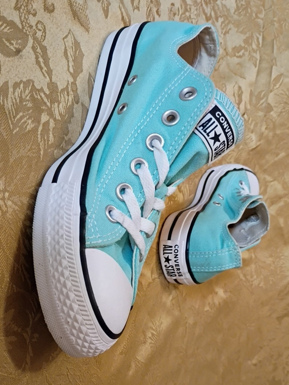 CONVERSE All Star Low Top Sneakers in Aqua . Women's 7.5 Men's 5.5